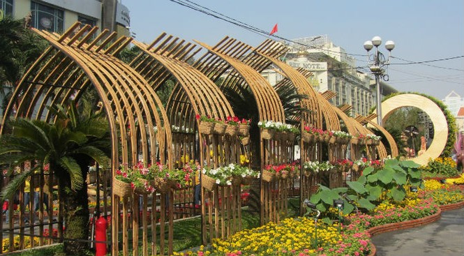 Đường hoa Nguyễn Huệ khoe sắc trước giờ khai mạc - ảnh 2